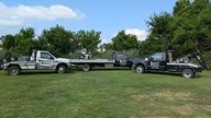 Larry's Towing logo