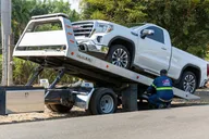 National Towing logo
